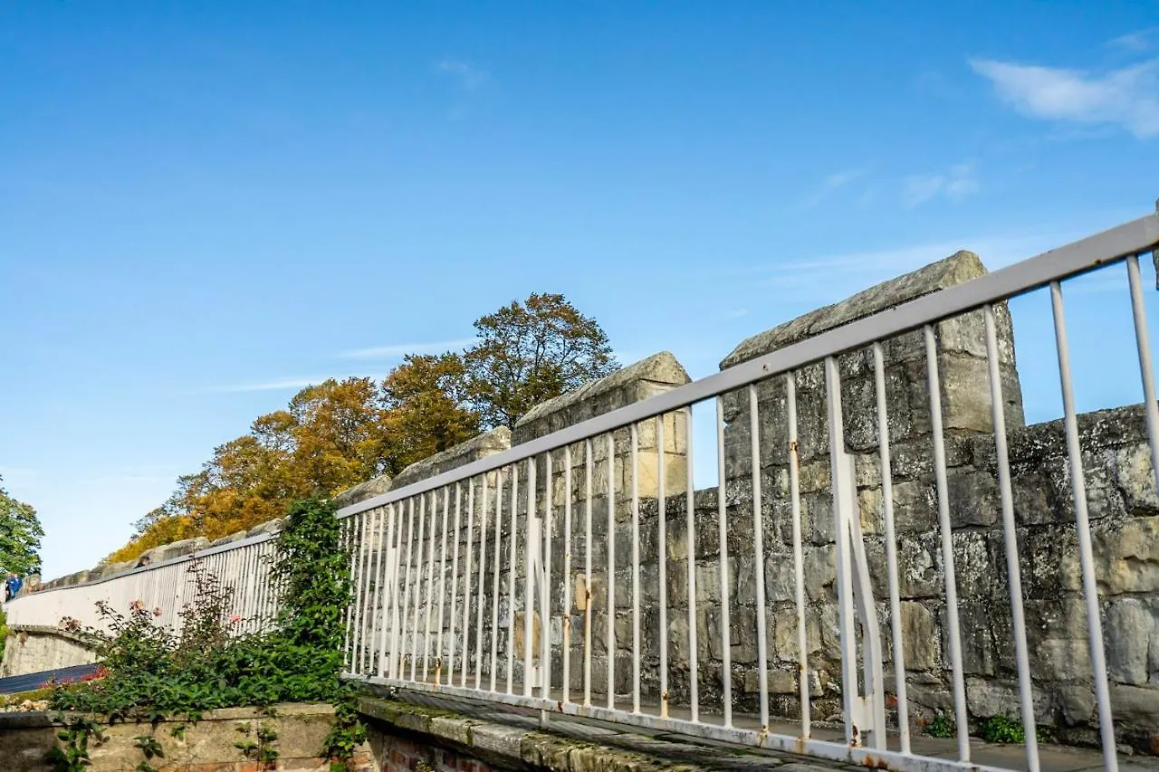 6 Monkbar Court Apartman York