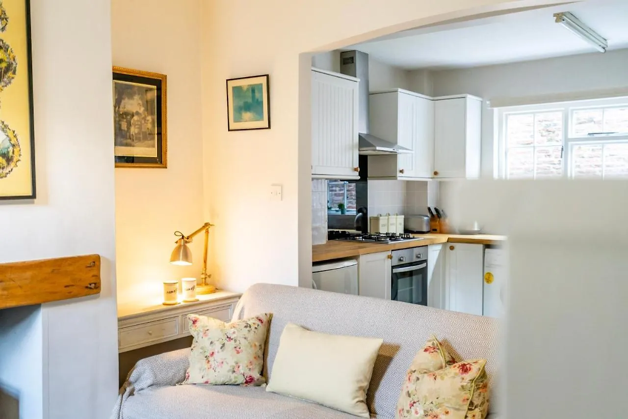 6 Monkbar Court Apartman York