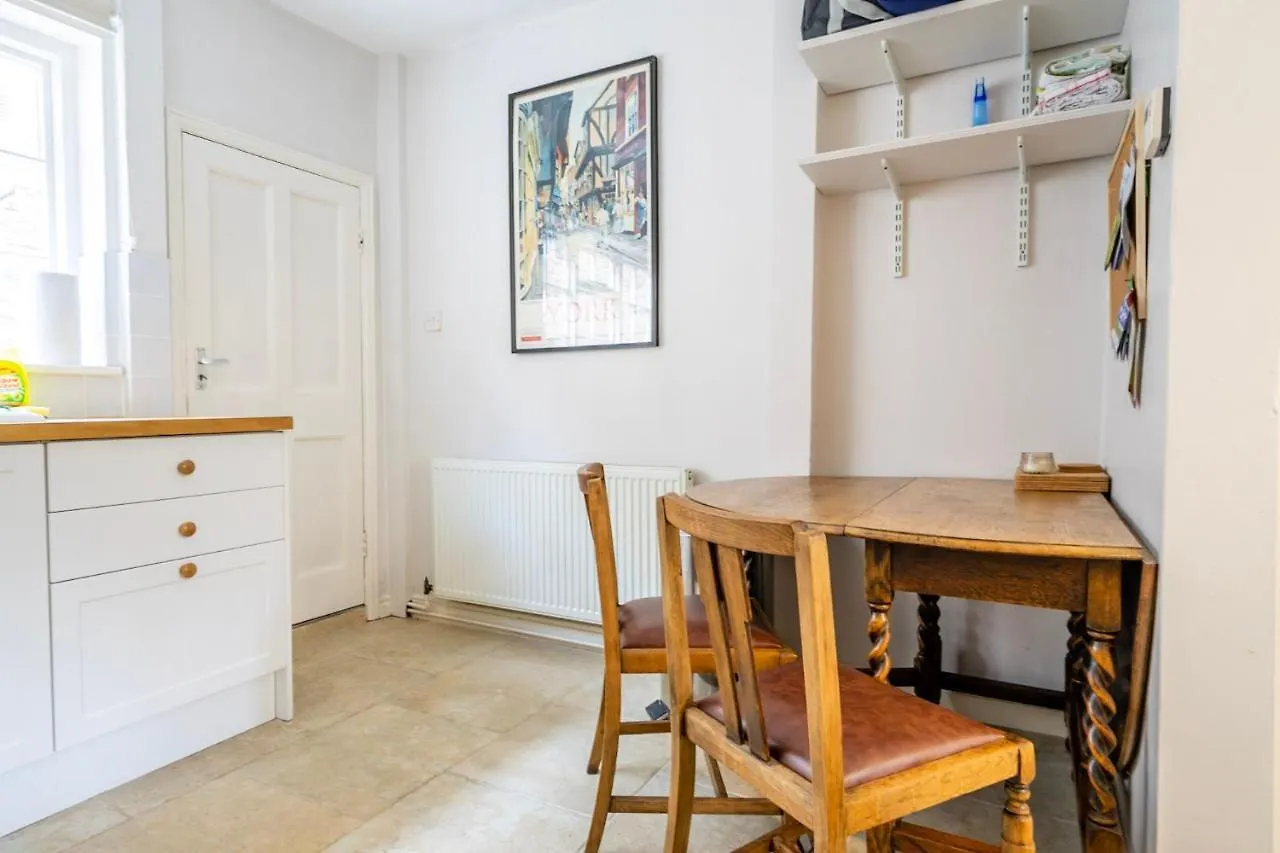 6 Monkbar Court Apartman York
